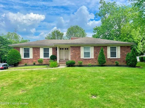 207 Lanark Pl, Douglass Hills, KY 40243