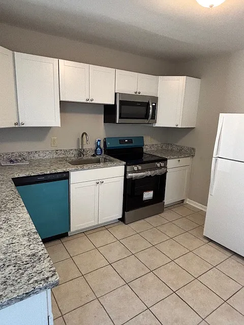 3 bed, 990 sqft, $1,600 — Photo 4