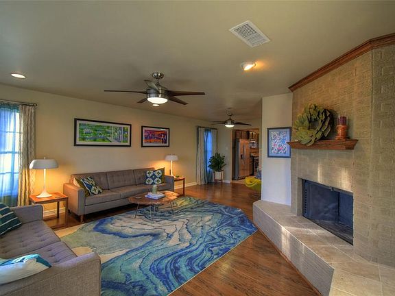 4th image of 4220 Lovell Ave