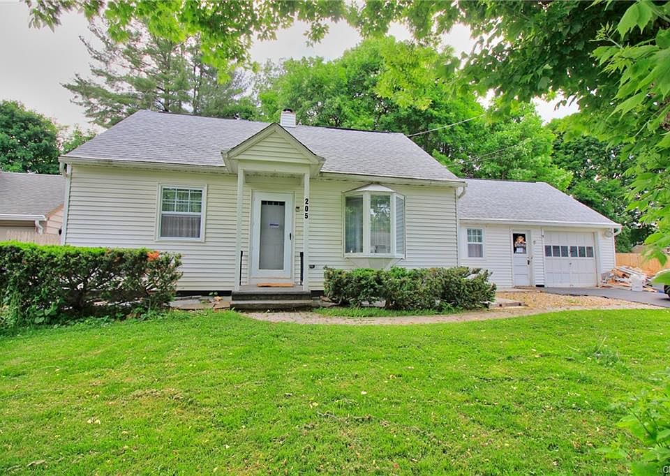 1st image of 205 Hunt Dr