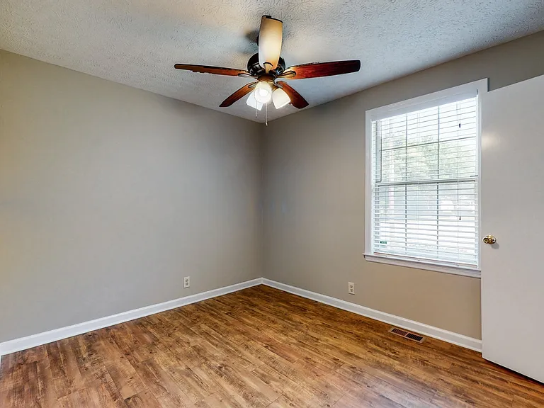 125 Kristen Ct — Photo 26