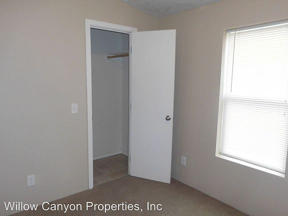 5th image of 837 NE Shoshone Dr