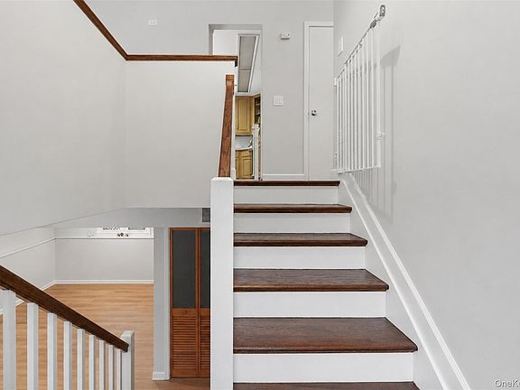 4th image of 31 Top O Hill Road