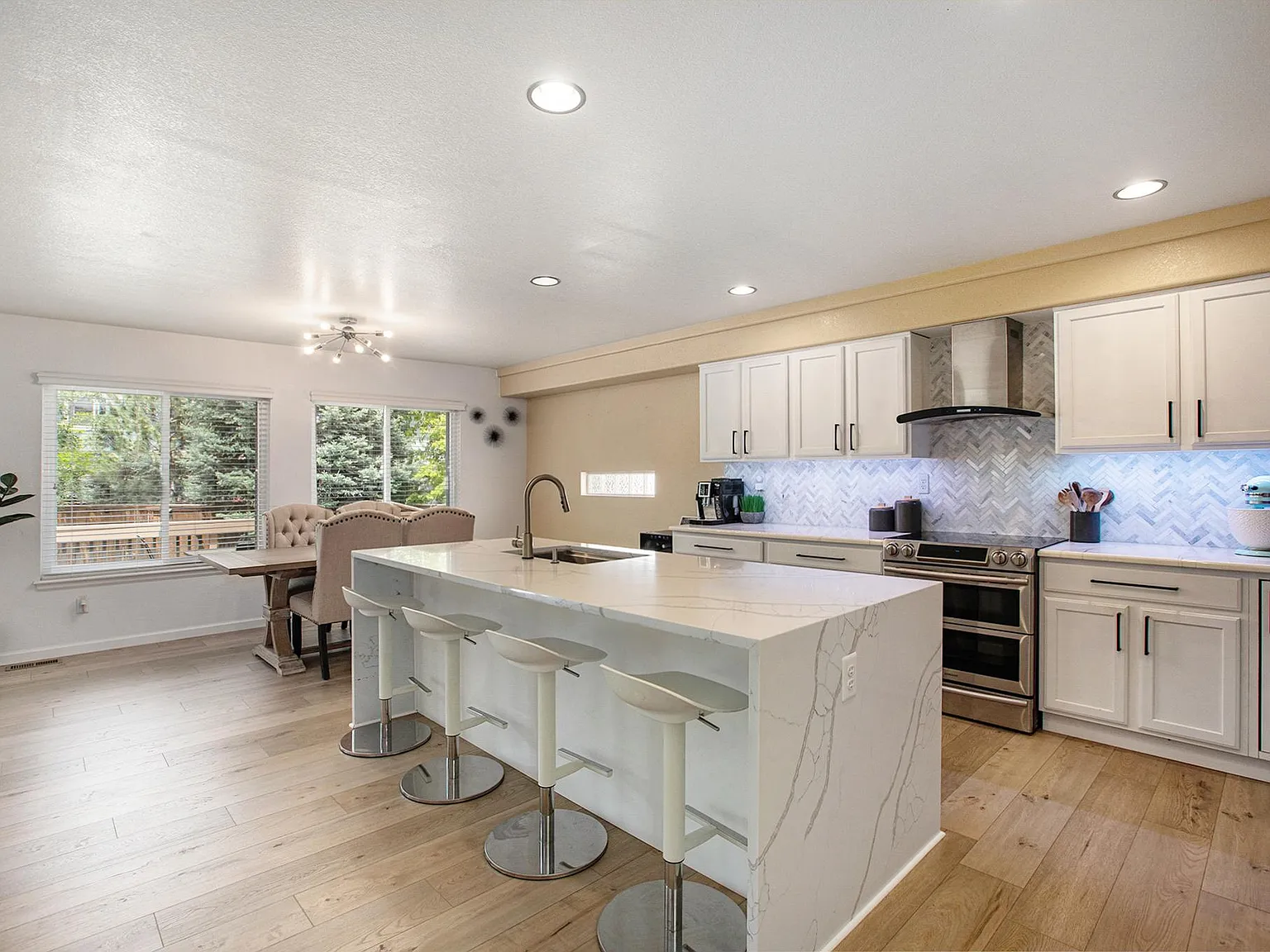 4 bed, 3.5 bath, 2267 sqft, $3,600 — Photo 4