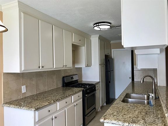 3rd image of 305 Moody Ave