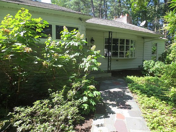 3rd image of 3 Ledgewood Dr