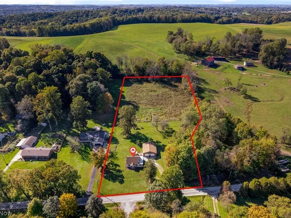959 Neimans Ave SE, East Canton, OH 44730
