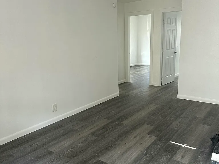 815 4th St #1 — Photo 6