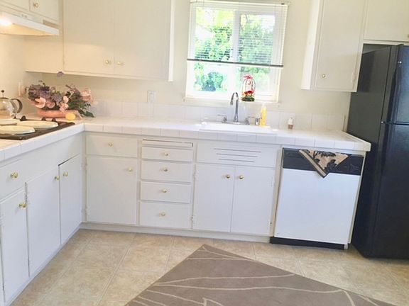 4th image of 3158 Moorpark Ave