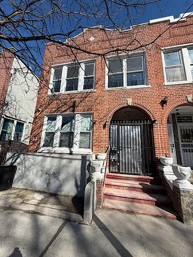 1044 Manor Ave Photo 1