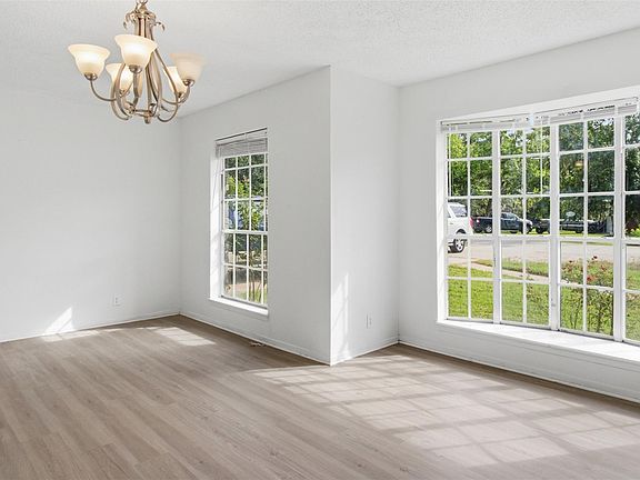 4th image of 115 Avenue F