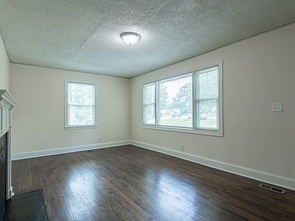 3rd image of 113 Mayo Dr