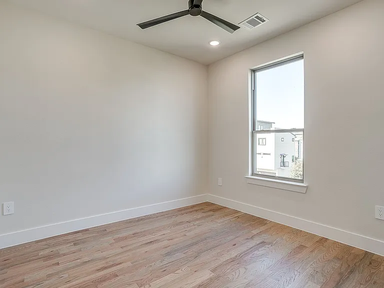 2820 Weisenberger St #110 — Photo 30