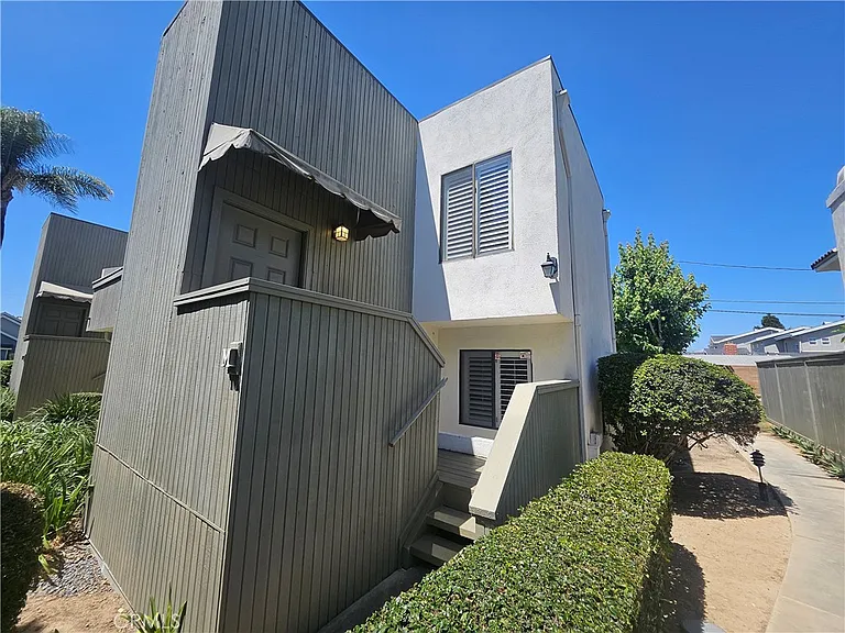 2336 Elden Ave #M — Photo 1