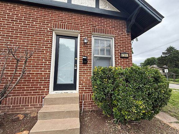 3rd image of 721 S Zunis Ave