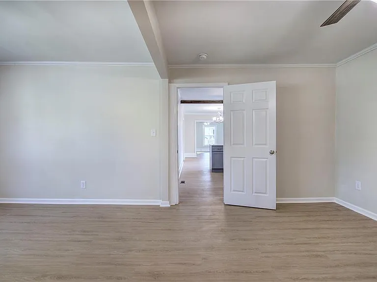 415 E 10th St SE — Photo 22