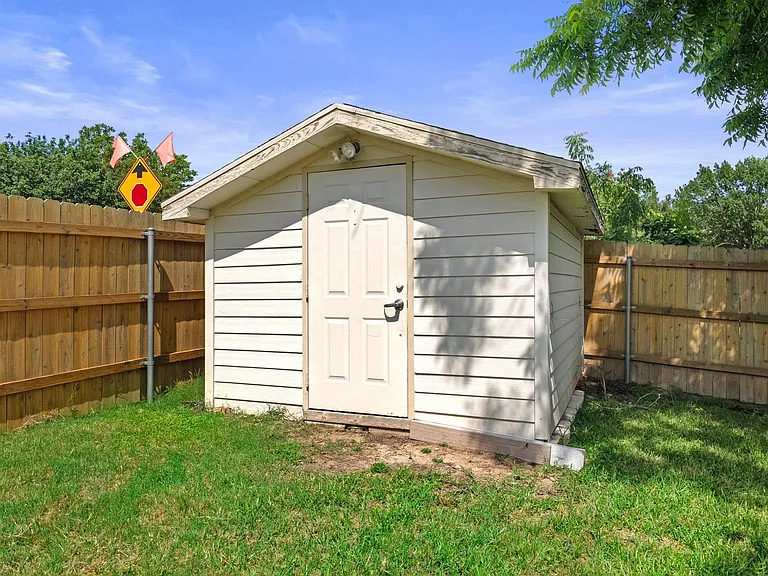 6700 Carisbrooke Ln — Photo 31
