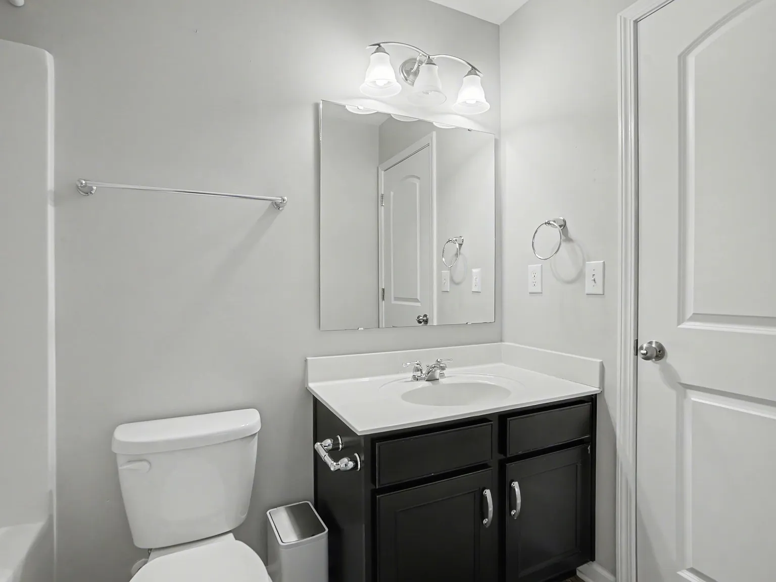5 bed, 3160 sqft, $3,000 — Photo 2