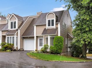 45 Spring Pond Dr, Ossining, NY 10562