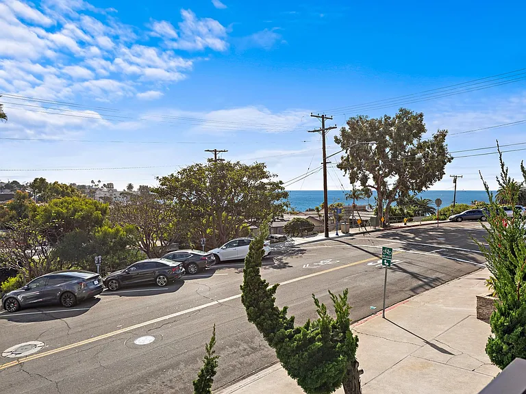 186 Cliff Dr — Photo 2
