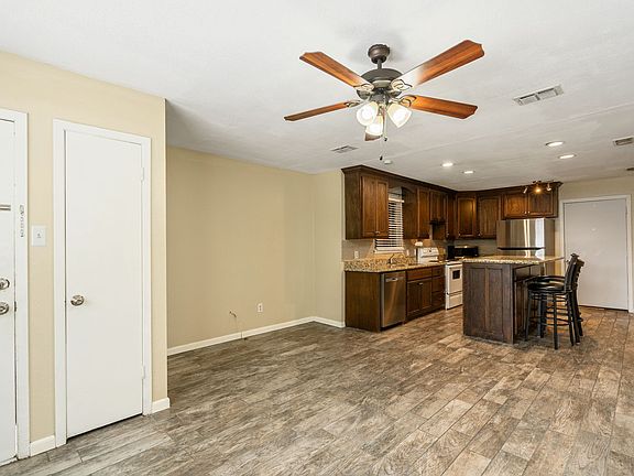 5th image of 104 Hackberry Ln