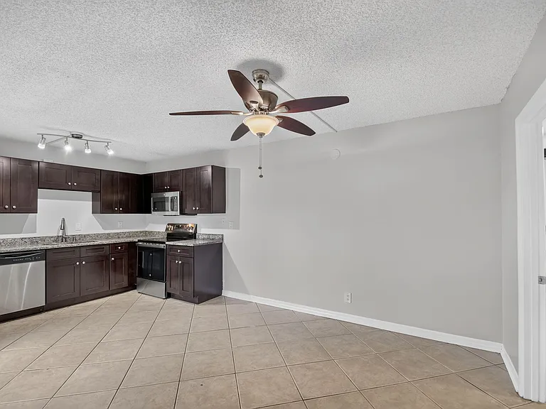 744 Springdale Cir — Photo 10