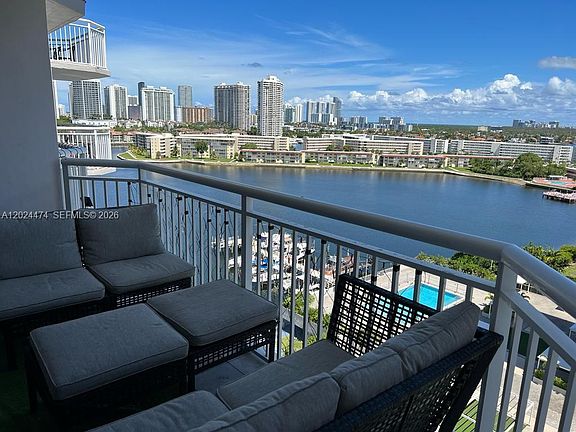 3rd image of 18061 Biscayne Blvd APT 1404