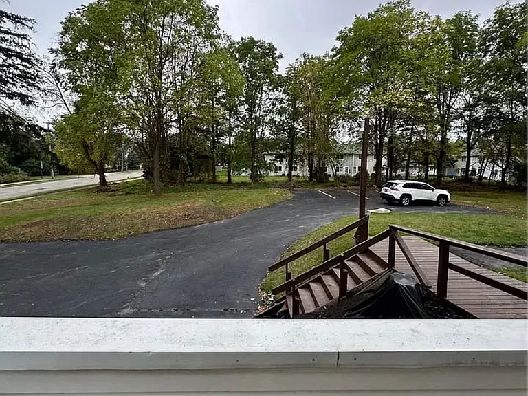 1608 Sweet Home Rd — Photo 5