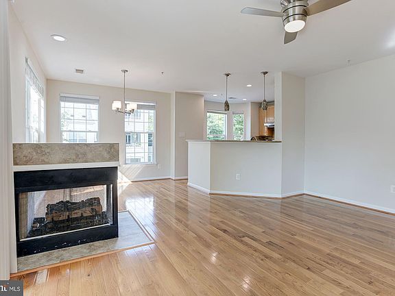 4th image of 10764 Symphony Way NE #201