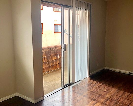 5th image of 5414 Newcastle Ave APT 6