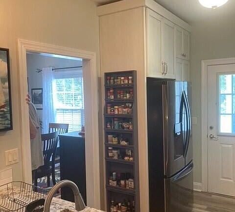 5th image of 1922 Tara Ct