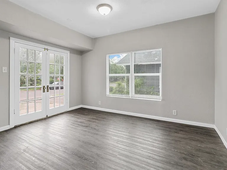 814 N Walnut St — Photo 3