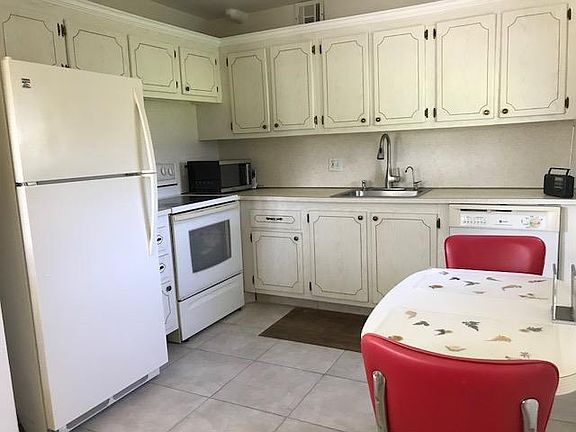 2nd image of 185 Somerset Dr