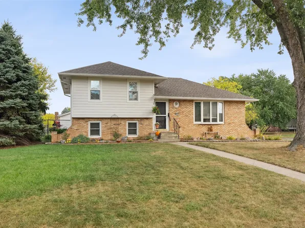 4421 77th St, Urbandale, IA 50322