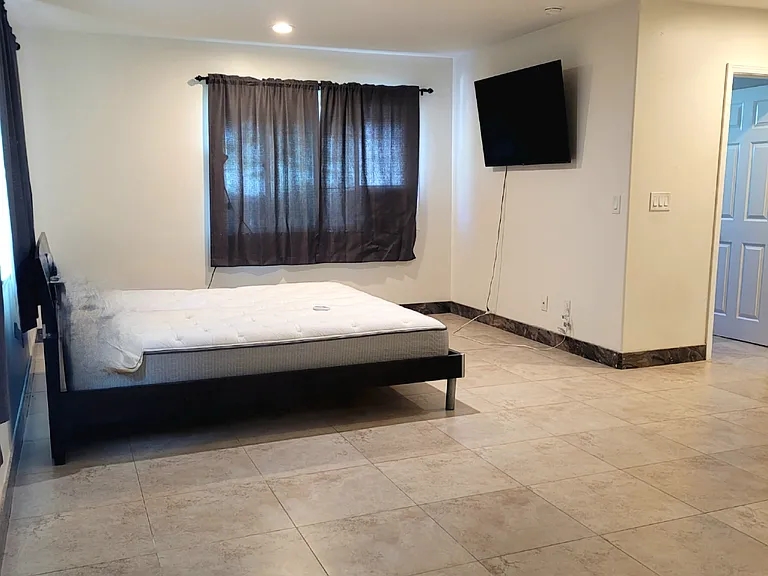 1555 Pahulu St E — Photo 14