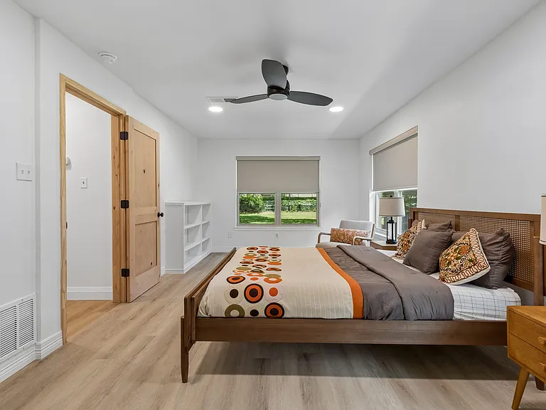 1212 W Murphy Rd — Photo 19