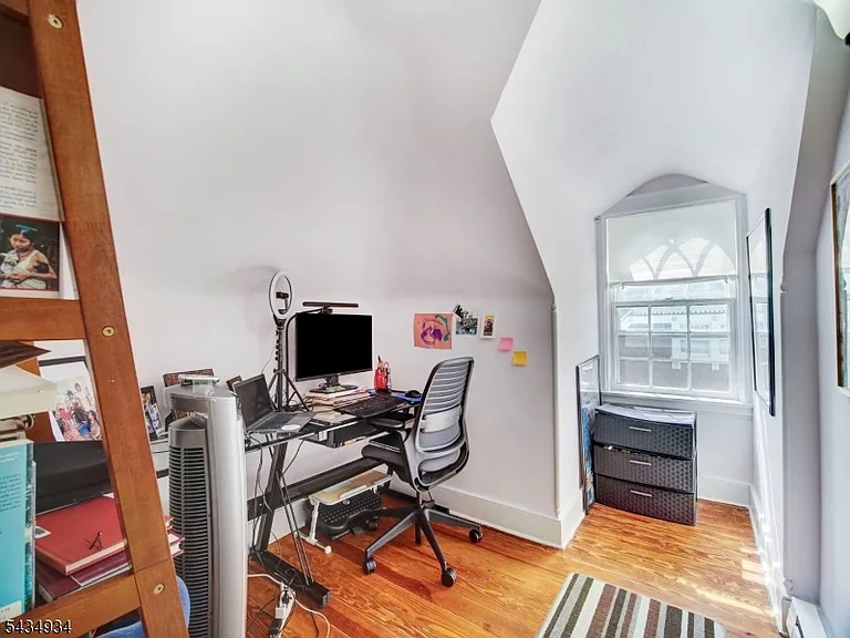 285 Claremont Ave #2 — Photo 17