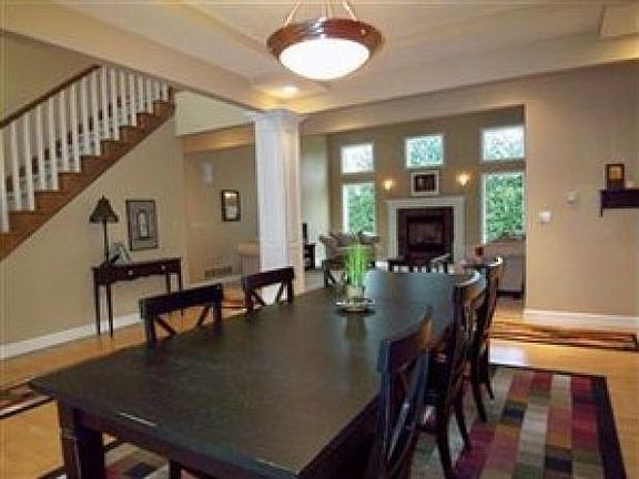 2nd image of 875 Laurel Cir