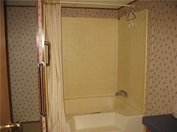 5th image of 27 Old Hickory Dr
