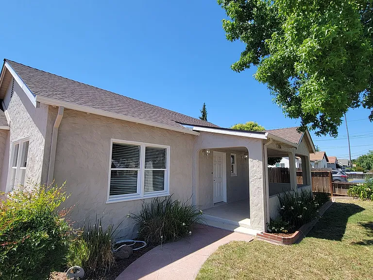 1251 Sunrise Ave — Photo 3