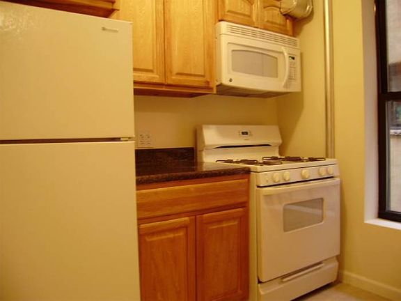 4th image of 428 E 116th St APT 17