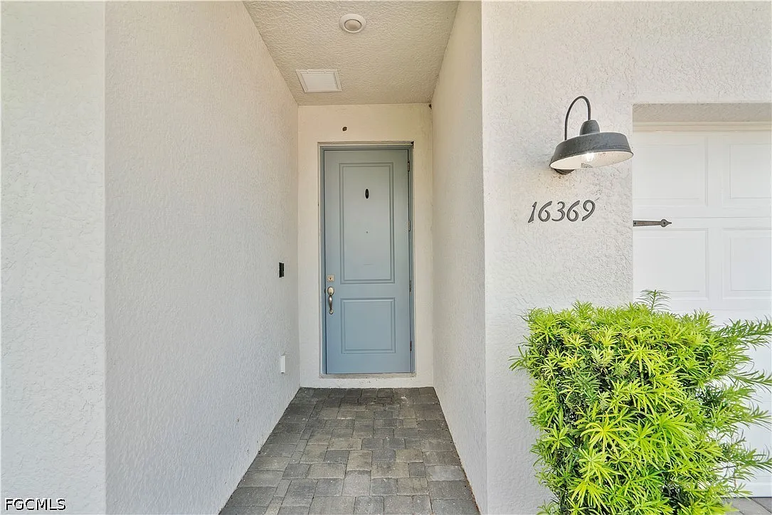 3 bed, 2.0 bath, 1685 sqft, $2,600 — Photo 3