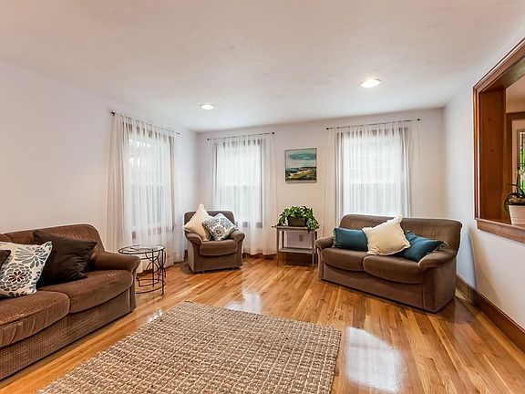 2nd image of 40 Rocky Knoll Dr