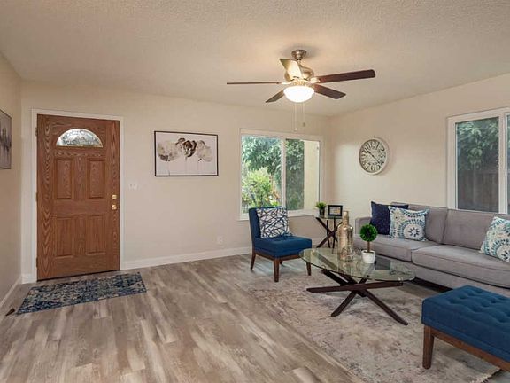 5th image of 275 Vineyard Dr