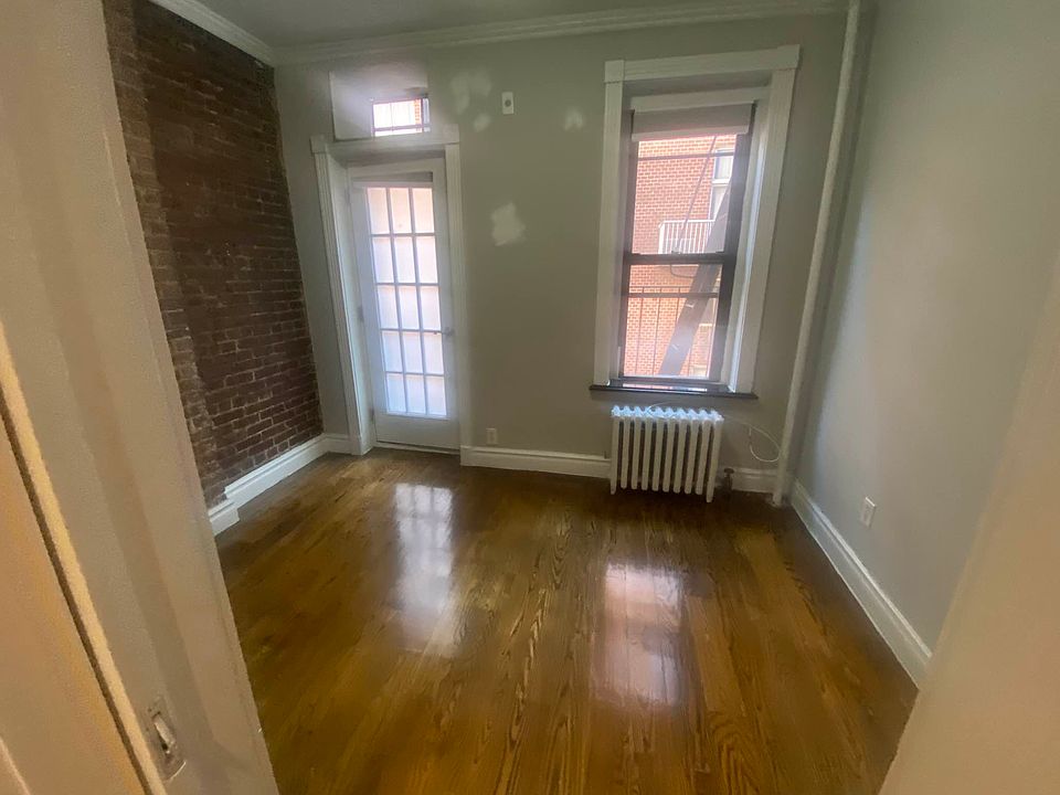 2nd image of 209 E 25th St APT 5E