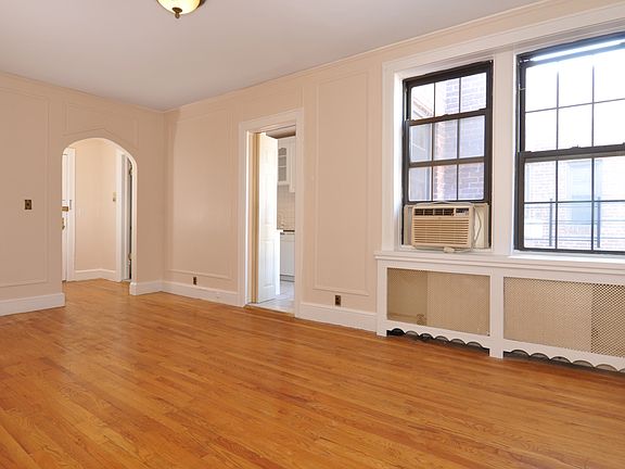3rd image of 61 W Grand St APT 4K