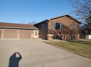 518 12th St NW, Watertown, SD 57201