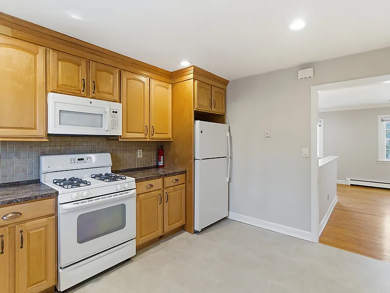 72 Prospect St #2 — Photo 10