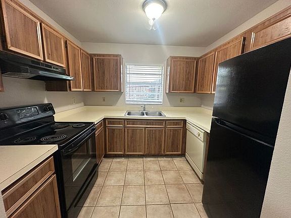 4th image of 1812 Bonneville Dr