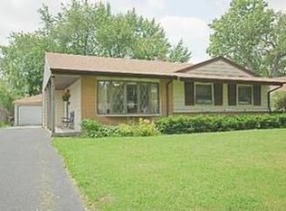 2203 Martin Ln, Rolling Meadows, IL 60008